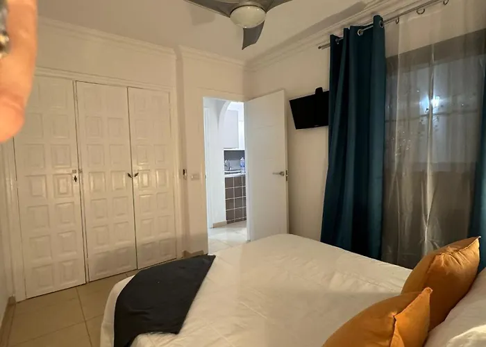 Amarilla Golf Scorpio